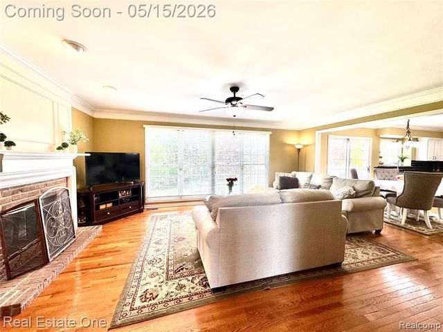 1725 Hillcrest Drive, Rochester Hills, MI 48306