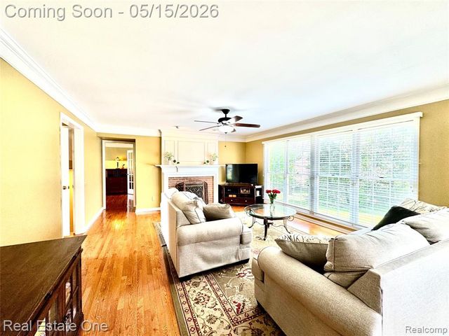 1725 Hillcrest Drive, Rochester Hills, MI 48306