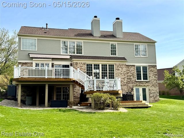 1725 Hillcrest Drive, Rochester Hills, MI 48306