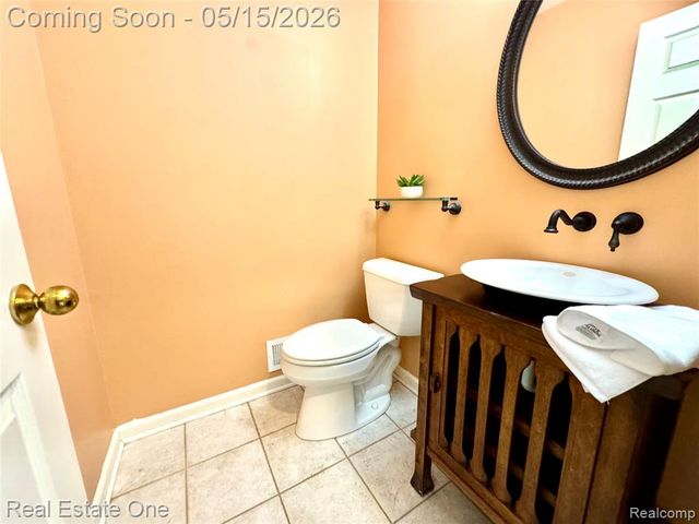 1725 Hillcrest Drive, Rochester Hills, MI 48306