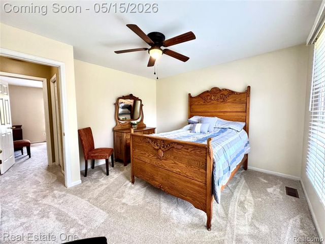 1725 Hillcrest Drive, Rochester Hills, MI 48306