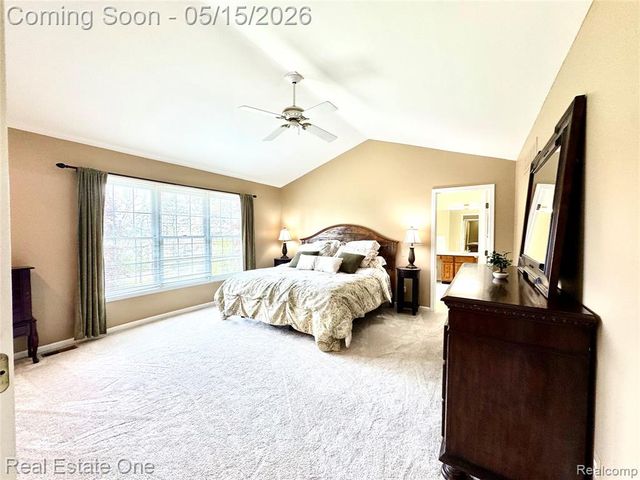 1725 Hillcrest Drive, Rochester Hills, MI 48306
