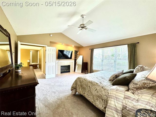 1725 Hillcrest Drive, Rochester Hills, MI 48306
