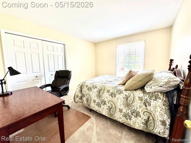 1725 Hillcrest Drive, Rochester Hills, MI 48306