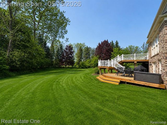 1725 Hillcrest Drive, Rochester Hills, MI 48306