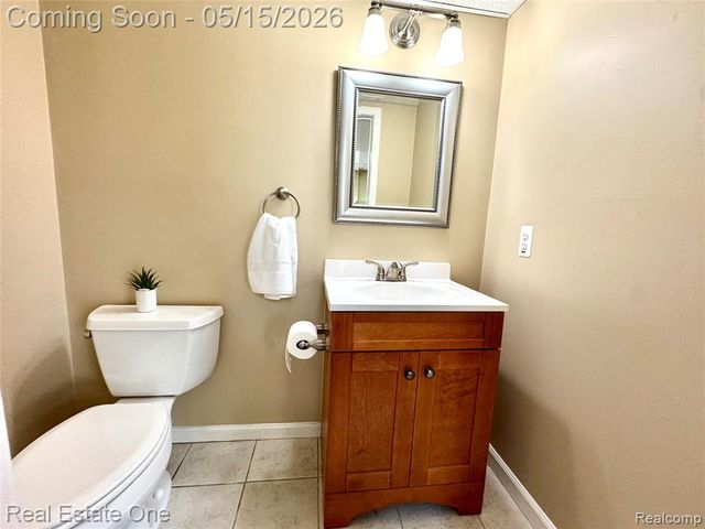 1725 Hillcrest Drive, Rochester Hills, MI 48306