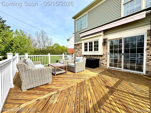 1725 Hillcrest Drive, Rochester Hills, MI 48306