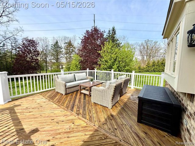 1725 Hillcrest Drive, Rochester Hills, MI 48306