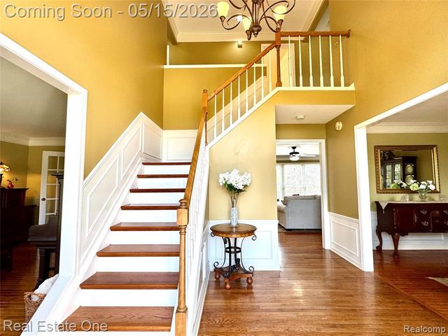 1725 Hillcrest Drive, Rochester Hills, MI 48306