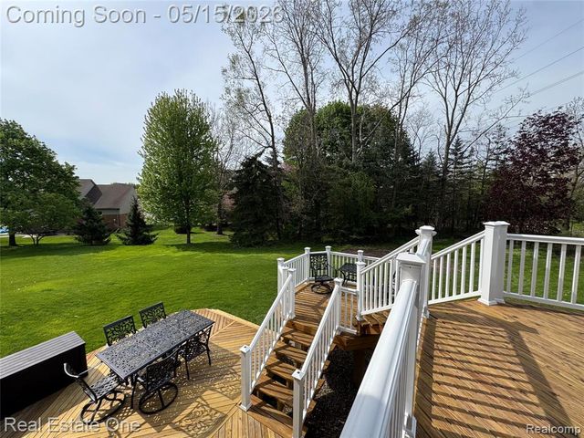 1725 Hillcrest Drive, Rochester Hills, MI 48306