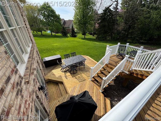 1725 Hillcrest Drive, Rochester Hills, MI 48306