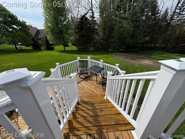 1725 Hillcrest Drive, Rochester Hills, MI 48306