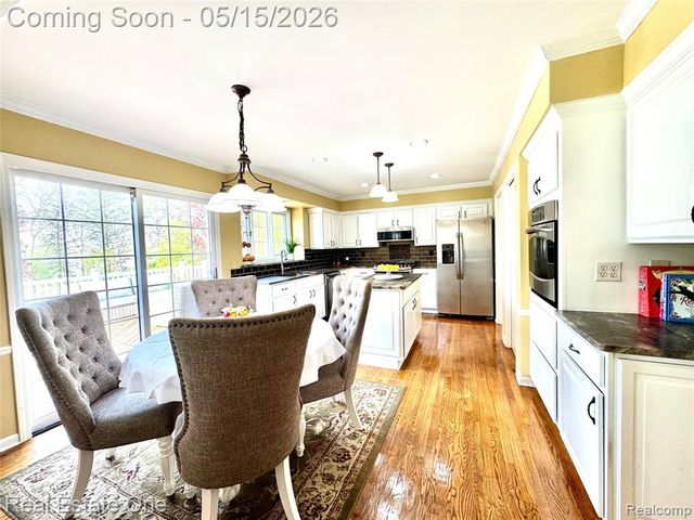 1725 Hillcrest Drive, Rochester Hills, MI 48306