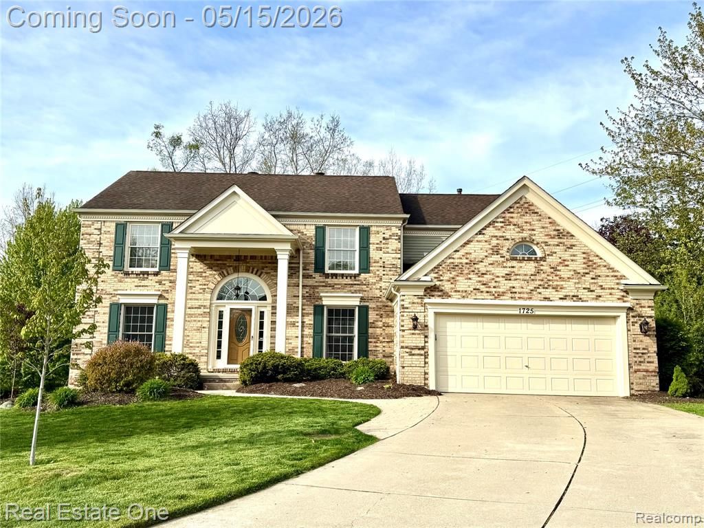 1725 Hillcrest Drive, Rochester Hills, MI 48306