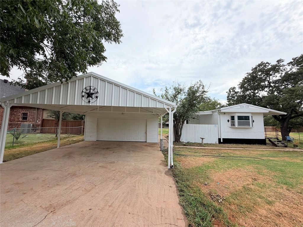 7903 Eastland Avenue, Lakeside, TX 76135