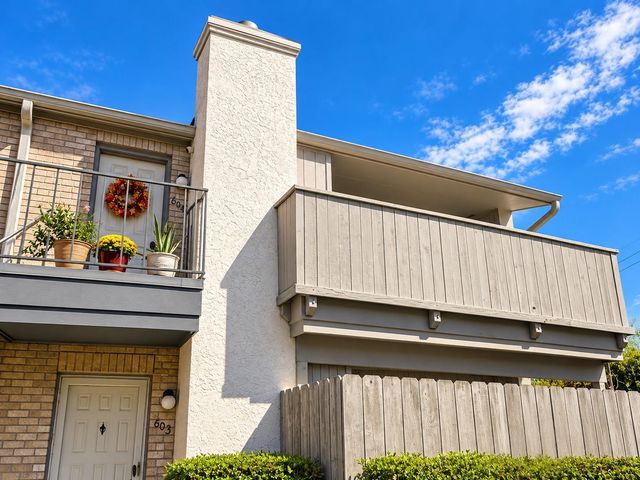 8787 Brae Acres Road 604, Houston, TX 77074