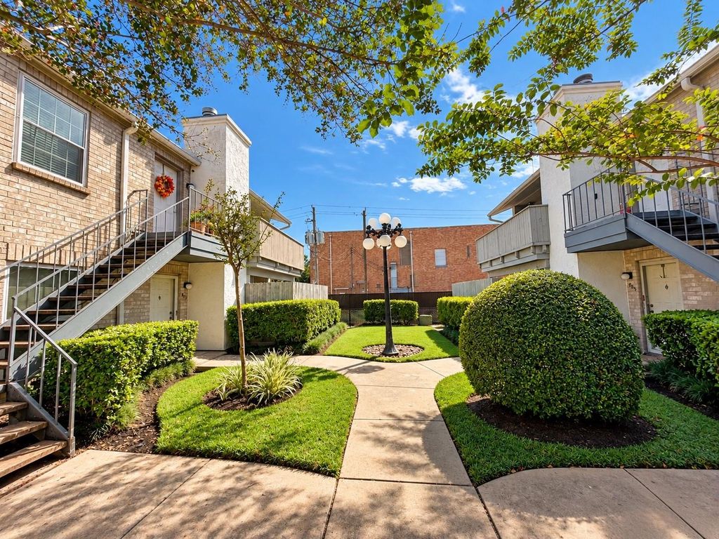 8787 Brae Acres Road 604, Houston, TX 77074