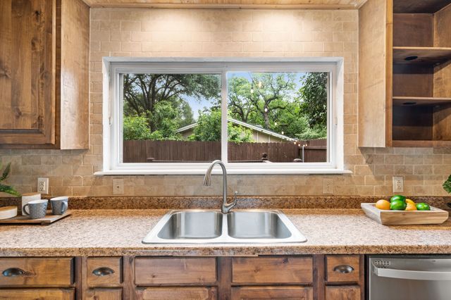 421 Crosstimber Drive, Hurst, TX 76053