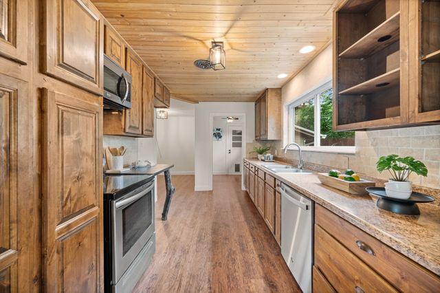 421 Crosstimber Drive, Hurst, TX 76053