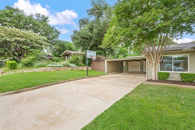421 Crosstimber Drive, Hurst, TX 76053