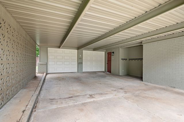 421 Crosstimber Drive, Hurst, TX 76053