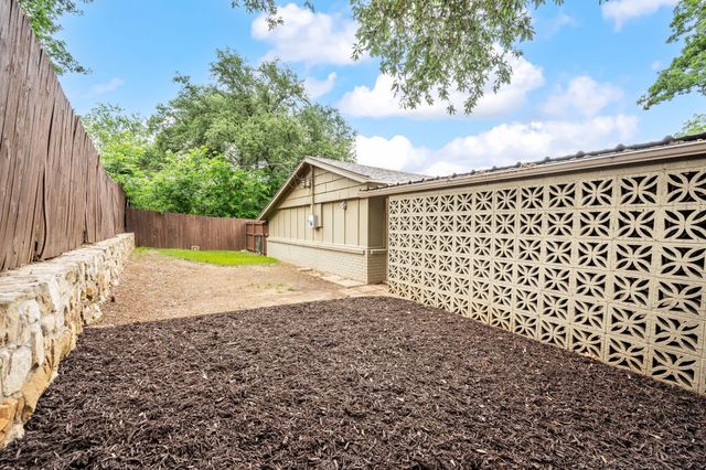 421 Crosstimber Drive, Hurst, TX 76053