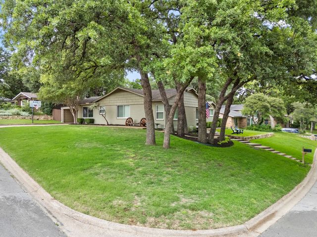 421 Crosstimber Drive, Hurst, TX 76053