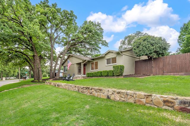 421 Crosstimber Drive, Hurst, TX 76053