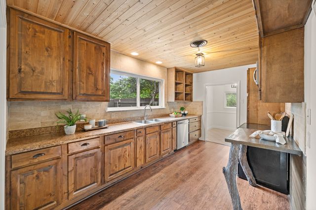421 Crosstimber Drive, Hurst, TX 76053