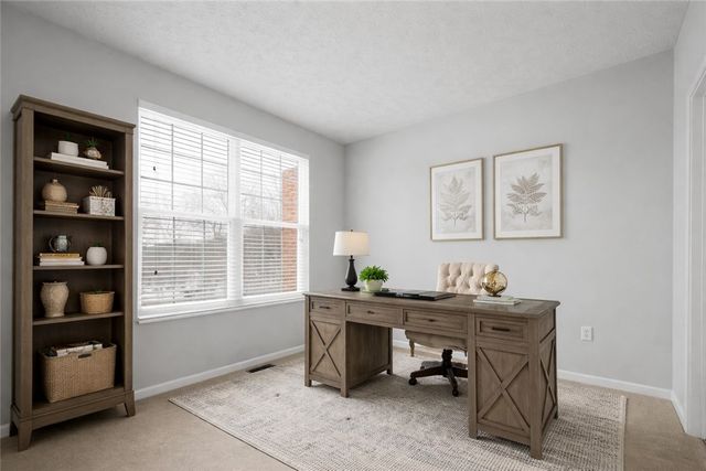 507 Sonie Dr, Ohio Twp, PA 15143