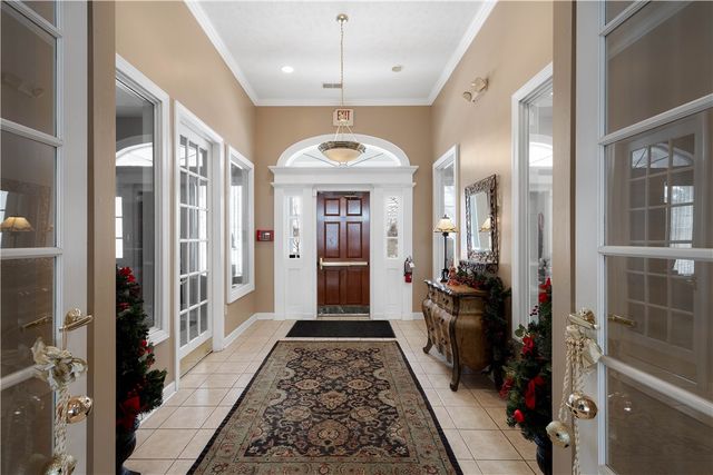 507 Sonie Dr, Ohio Twp, PA 15143