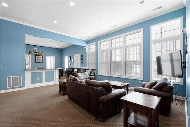 507 Sonie Dr, Ohio Twp, PA 15143