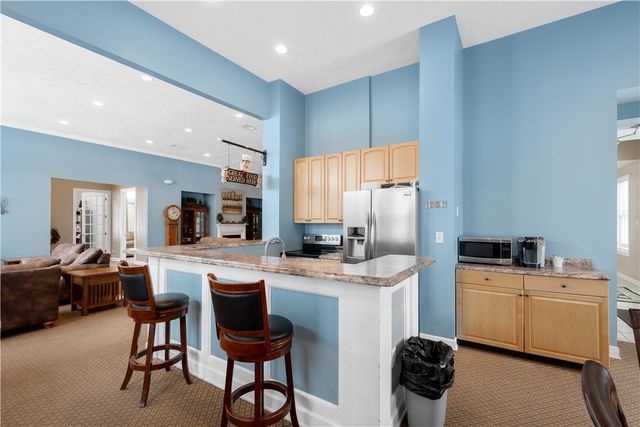 507 Sonie Dr, Ohio Twp, PA 15143