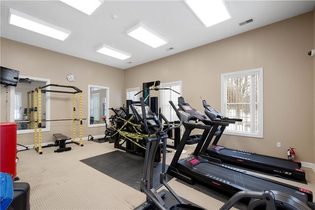 507 Sonie Dr, Ohio Twp, PA 15143