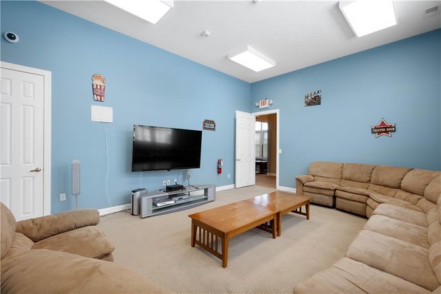 507 Sonie Dr, Ohio Twp, PA 15143