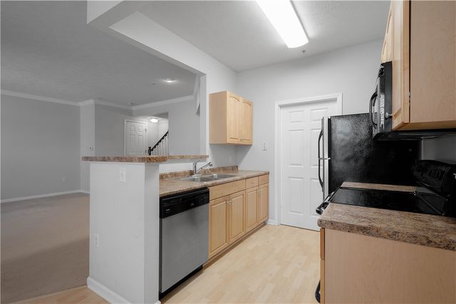 507 Sonie Dr, Ohio Twp, PA 15143