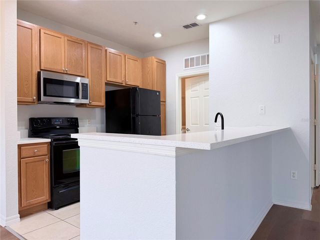 2334 GRAND CENTRAL PARKWAY 17, Orlando, FL 32839