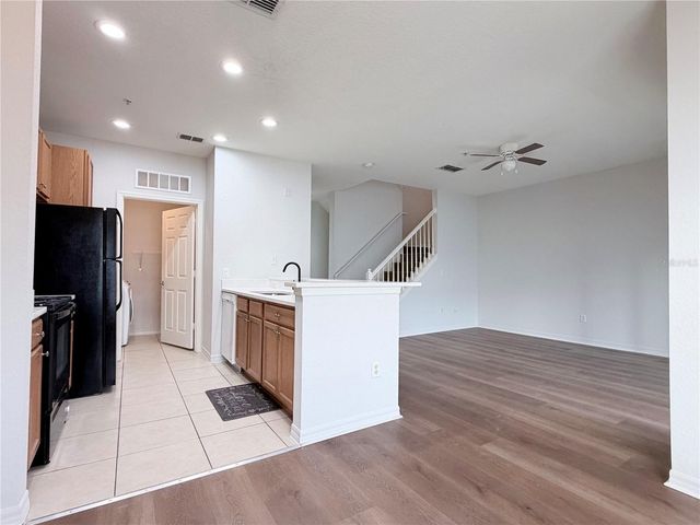 2334 GRAND CENTRAL PARKWAY 17, Orlando, FL 32839