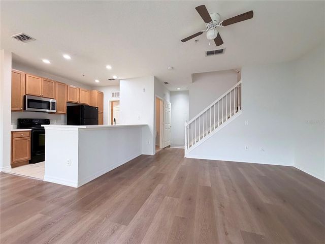 2334 GRAND CENTRAL PARKWAY 17, Orlando, FL 32839
