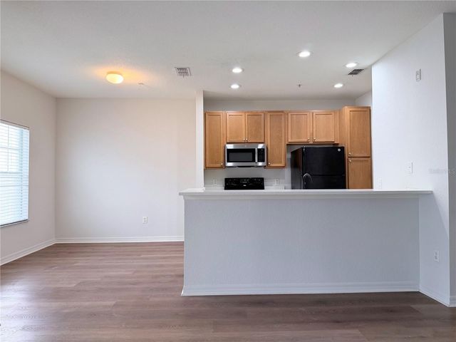 2334 GRAND CENTRAL PARKWAY 17, Orlando, FL 32839