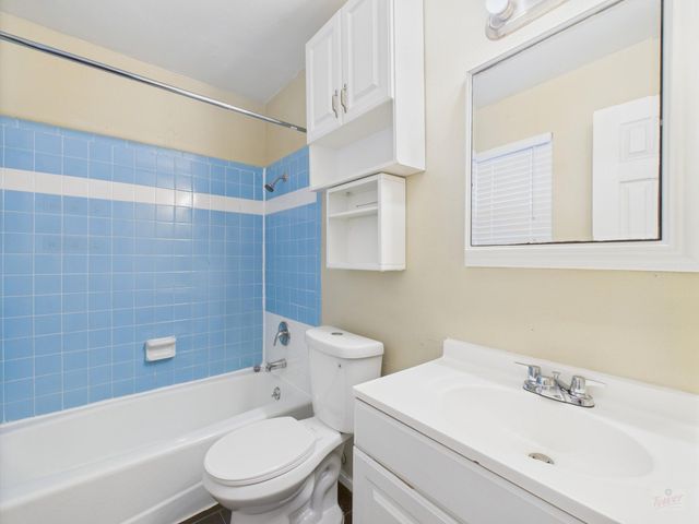 1106 W 22nd ST 5, Austin, TX 78705