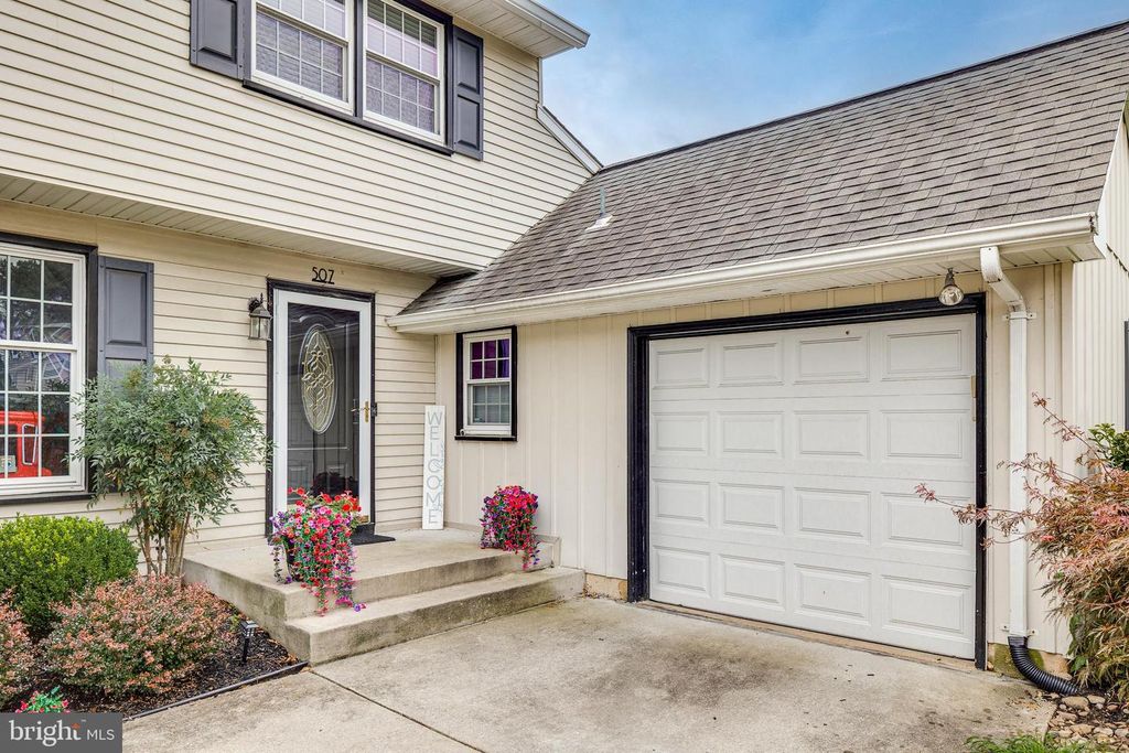 507 PERRY DR, MOUNT LAUREL, NJ 08054 — photo 2