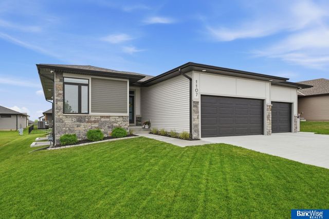 1107 Asher Avenue, Hickman, NE 68372