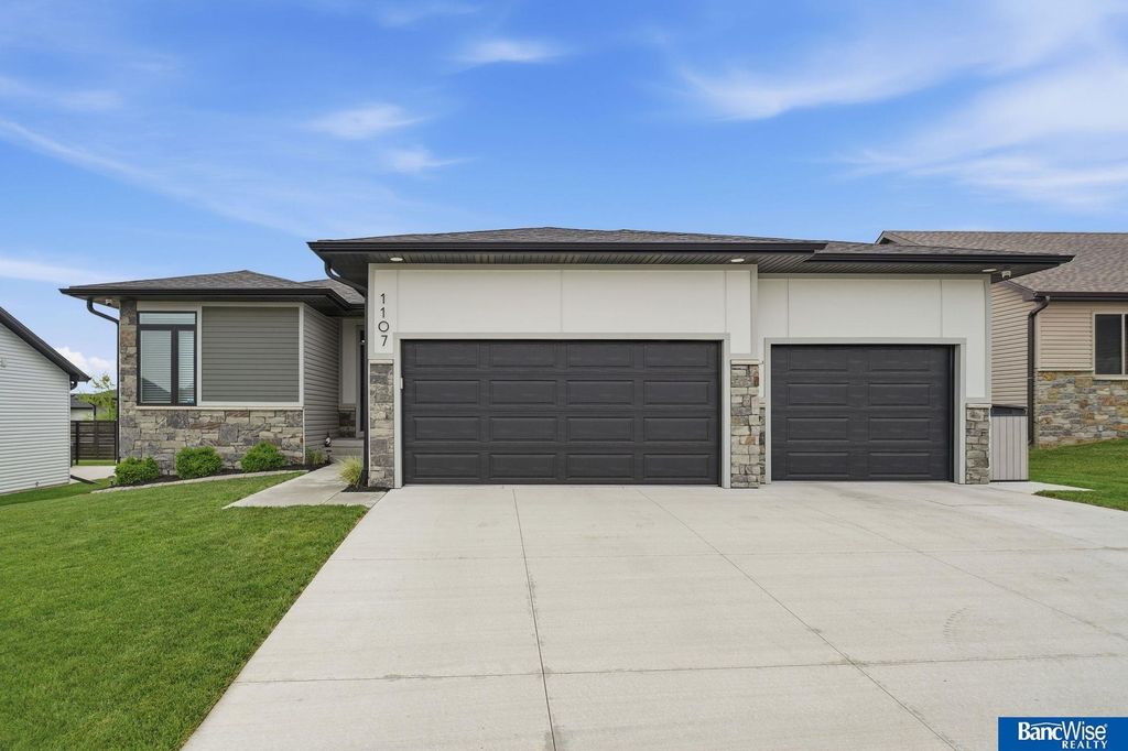 1107 Asher Avenue, Hickman, NE 68372
