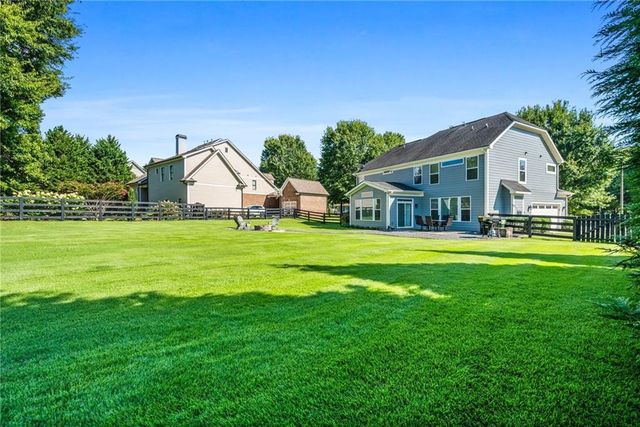 329 Carmichael Circle, Canton, GA 30115