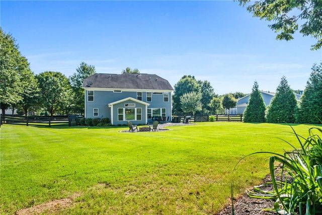 329 Carmichael Circle, Canton, GA 30115