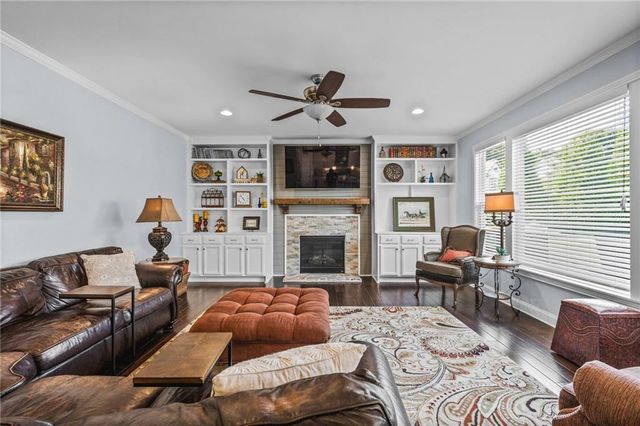 329 Carmichael Circle, Canton, GA 30115