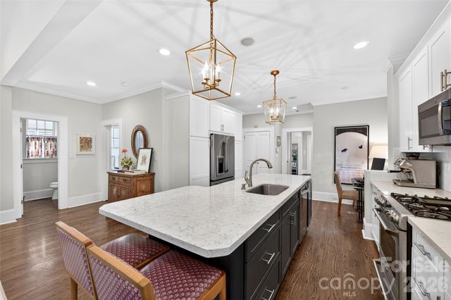 2127 Crescent Avenue, Charlotte, NC 28207