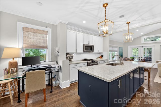 2127 Crescent Avenue, Charlotte, NC 28207