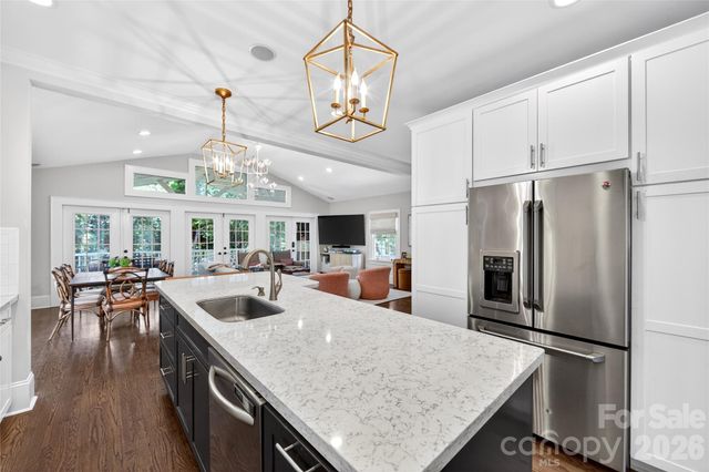 2127 Crescent Avenue, Charlotte, NC 28207